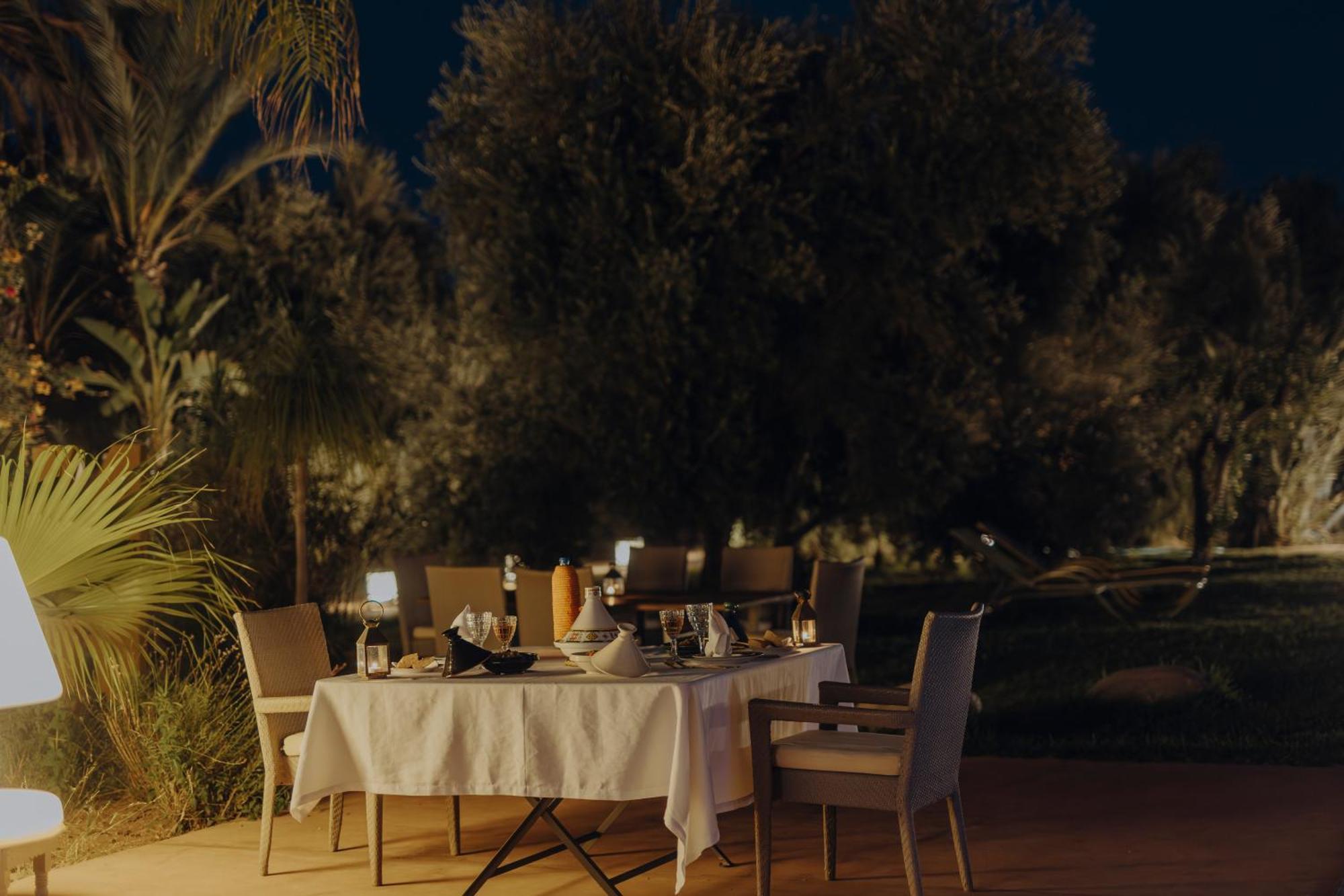 Hotel Les Roses By La Siredrah à Ait Bou Zguia Extérieur photo