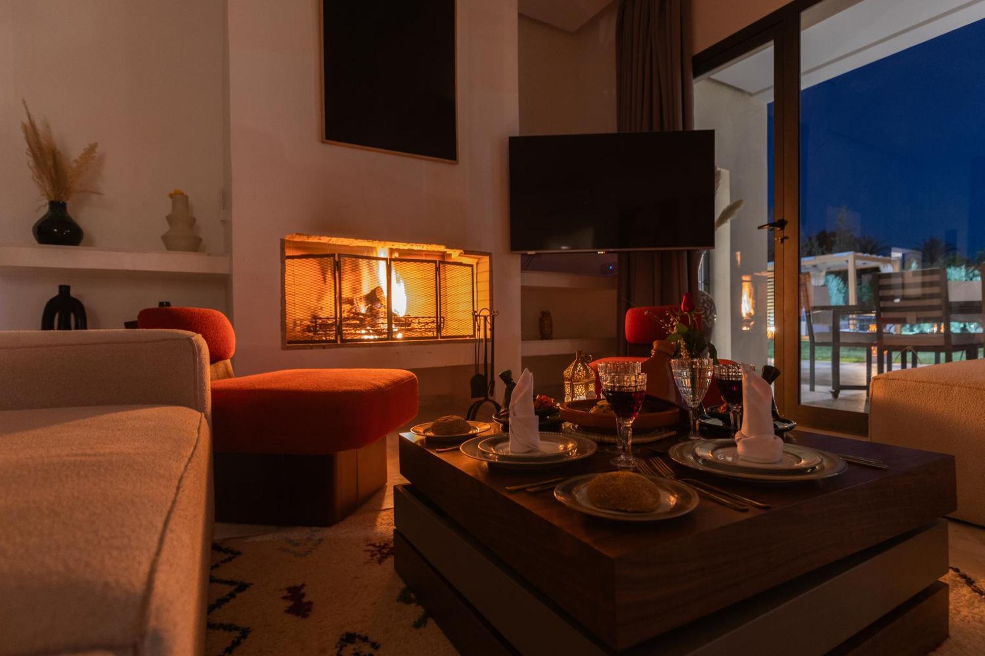 Hotel Les Roses By La Siredrah à Ait Bou Zguia Extérieur photo