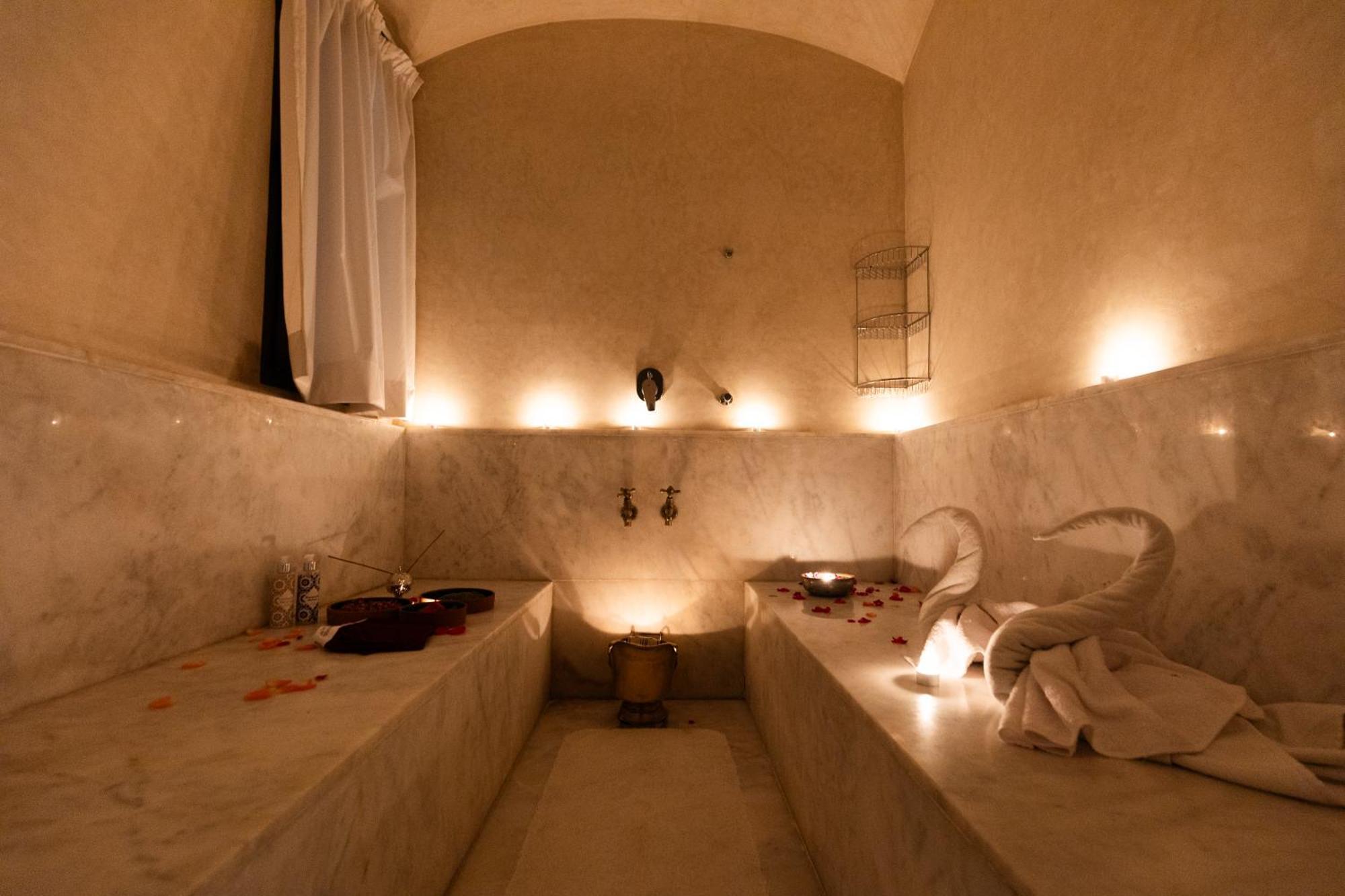 Hotel Les Roses By La Siredrah à Ait Bou Zguia Extérieur photo