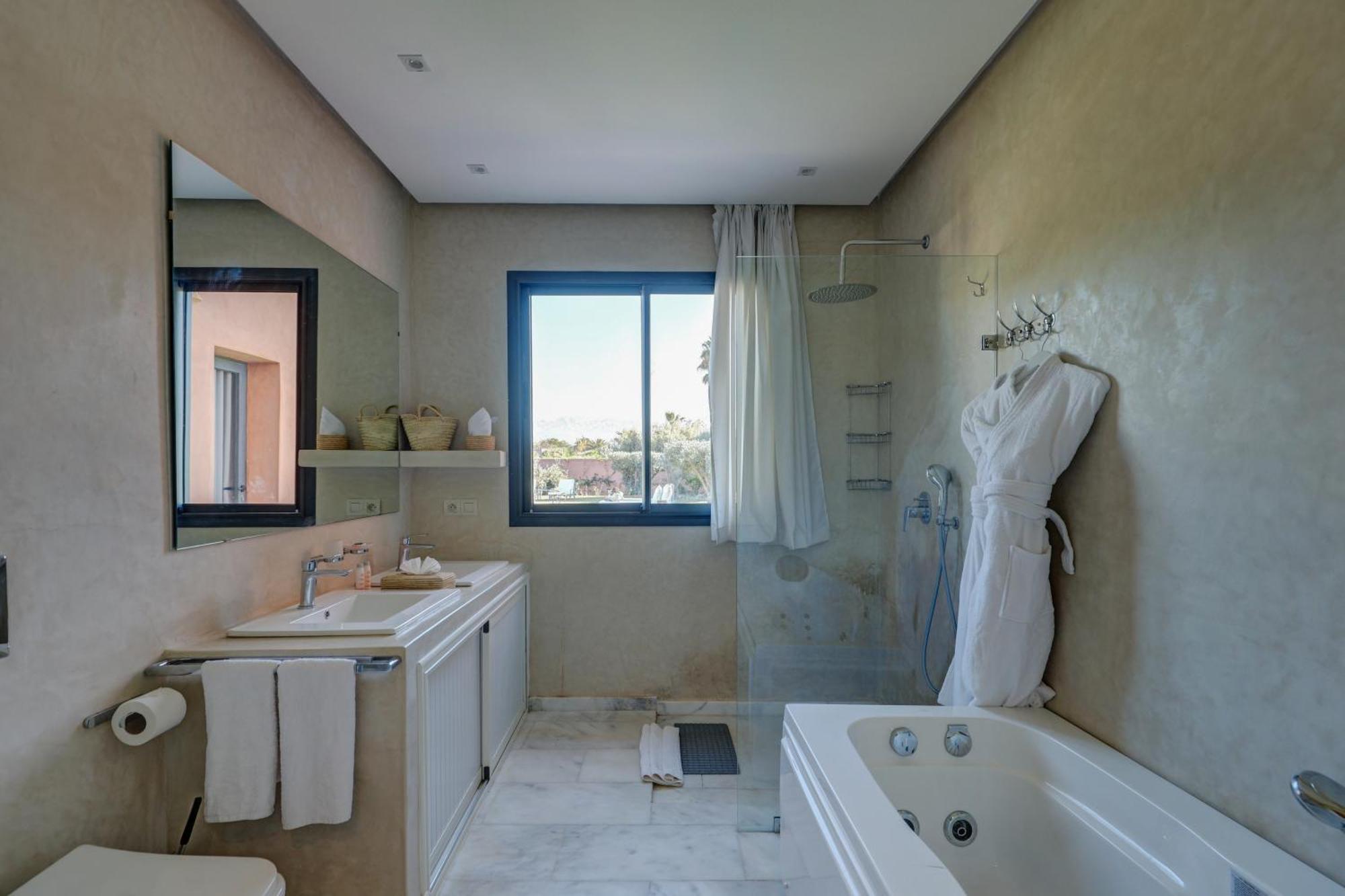 Hotel Les Roses By La Siredrah à Ait Bou Zguia Extérieur photo