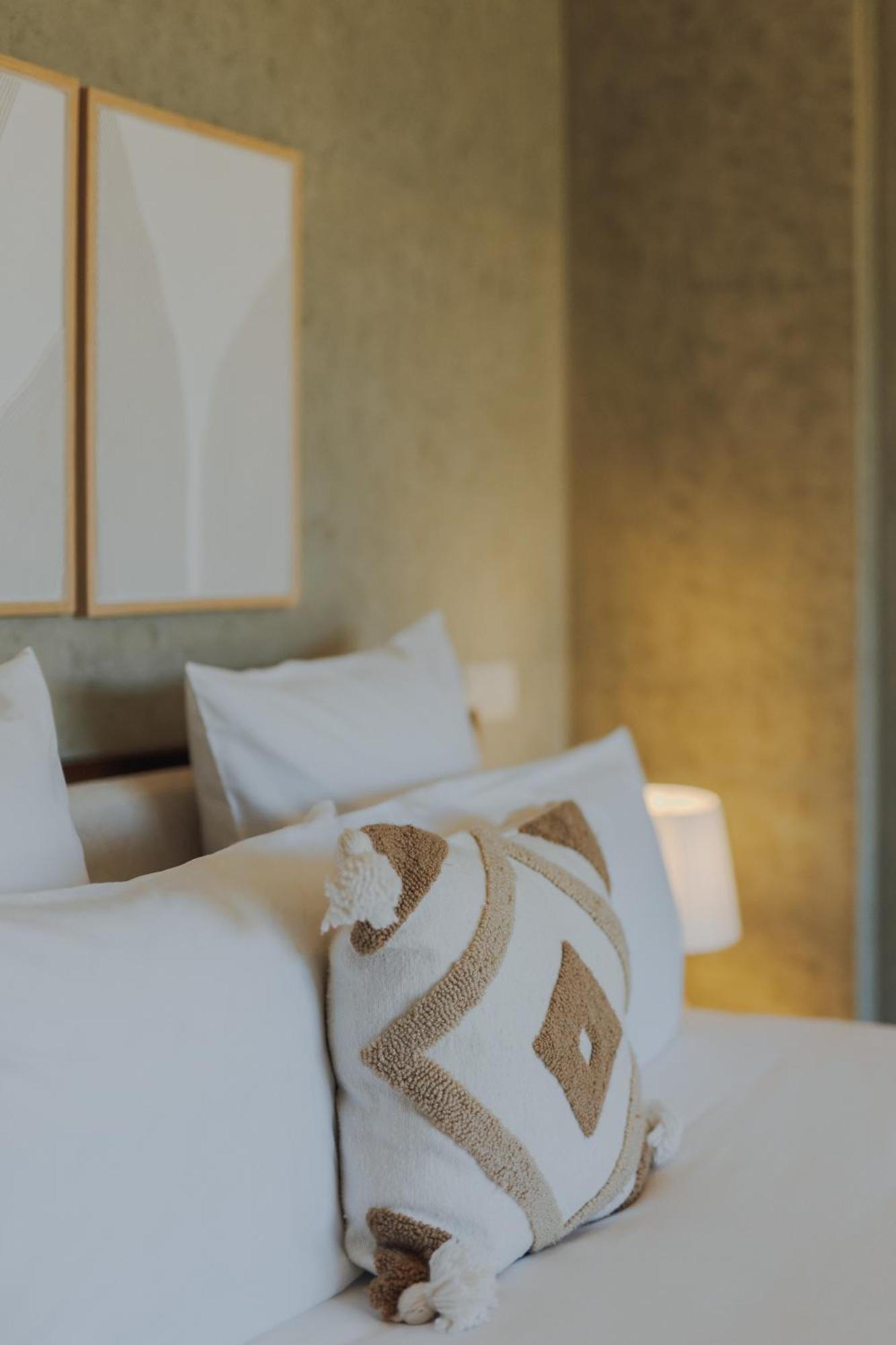 Hotel Les Roses By La Siredrah à Ait Bou Zguia Extérieur photo